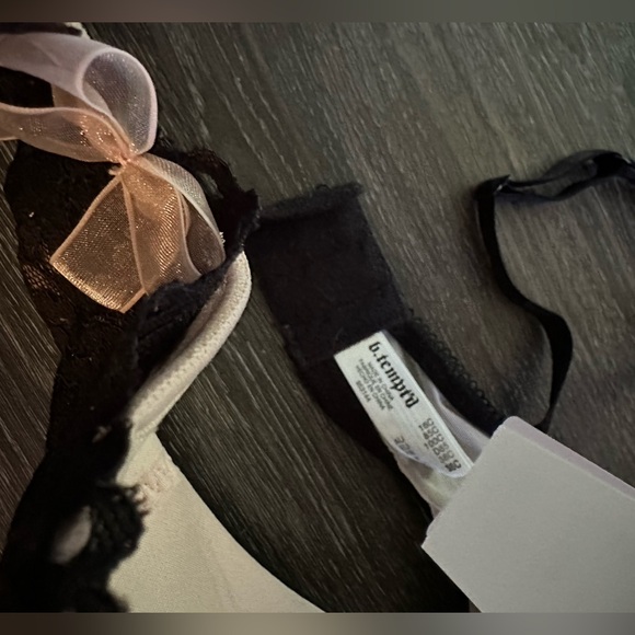 B Tempted lace lined balconette bra. NWT. - Picture 6 of 6